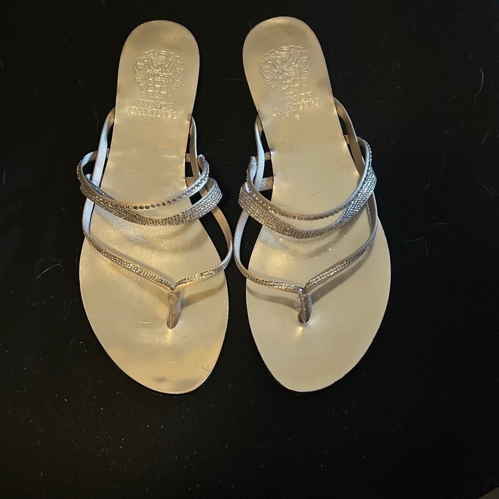Vince Camuto Silver Strappy Sandals Size 7.5 T16